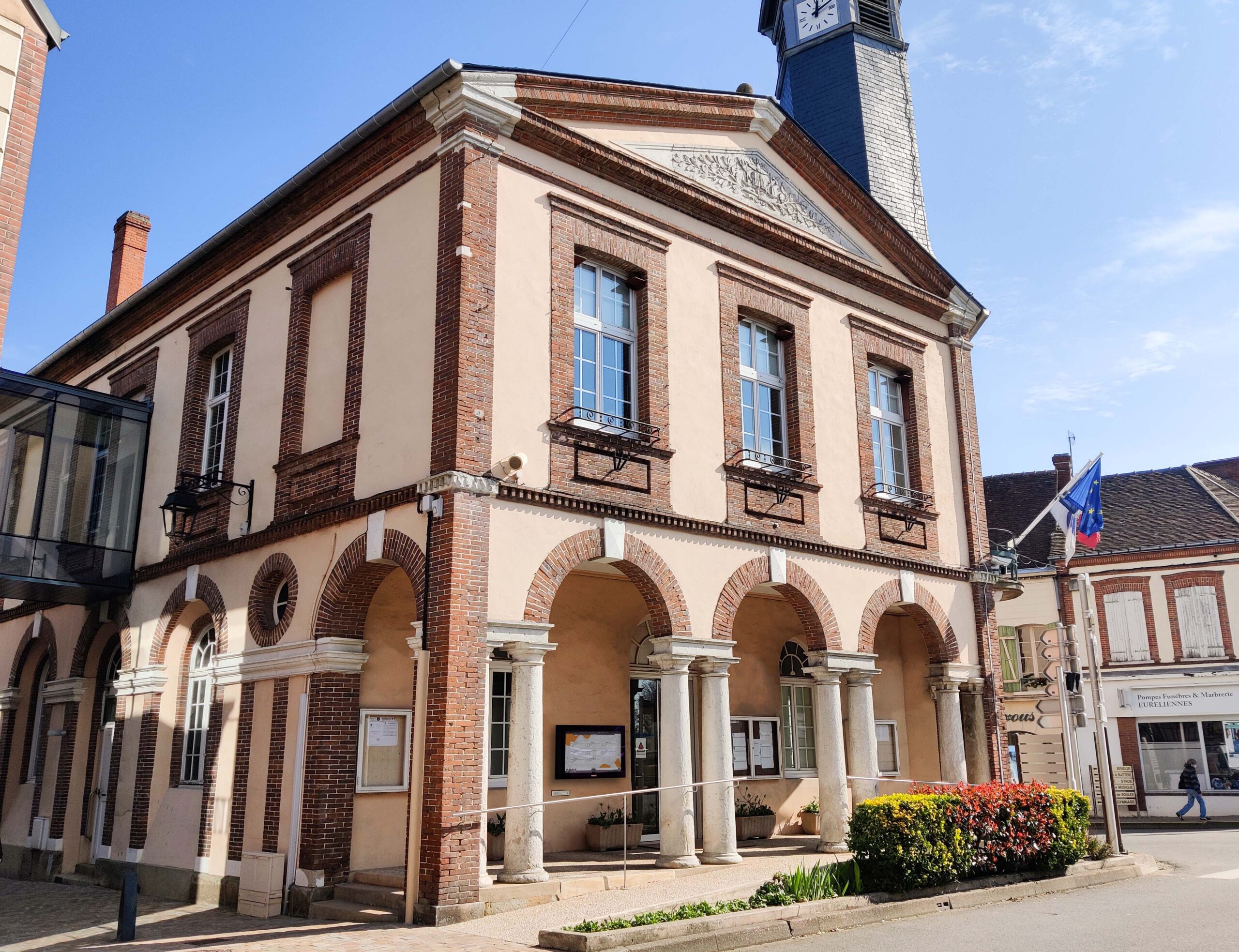 Caisson 46 Mairie de Chateauneuf-En-Thymerais